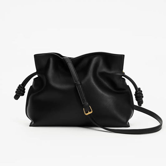 Photo du sac LIVIA noir en cuir, format compact.